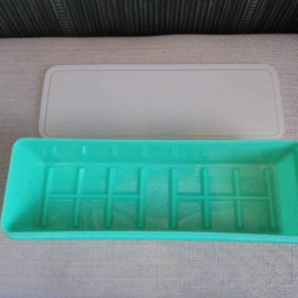 Tupperware - Picture 2 of 3